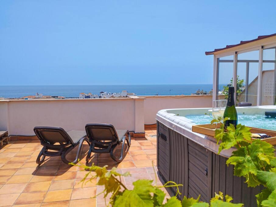 Penthouse With Jacuzzi And Spectacular Sea Views Appartement Nerja Buitenkant foto