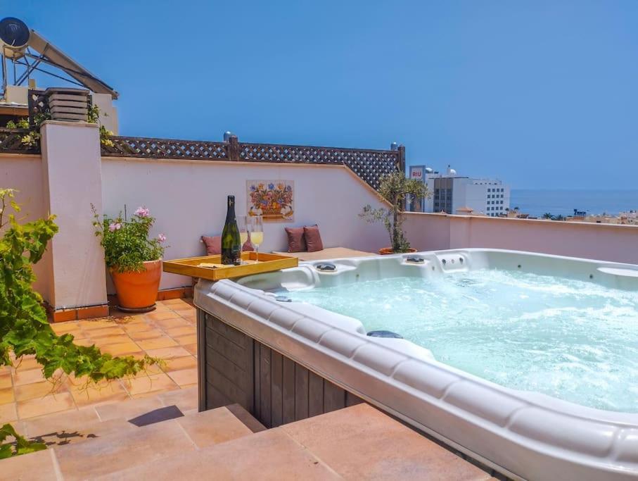 Penthouse With Jacuzzi And Spectacular Sea Views Appartement Nerja Buitenkant foto
