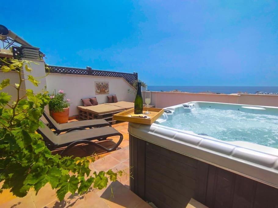 Penthouse With Jacuzzi And Spectacular Sea Views Appartement Nerja Buitenkant foto